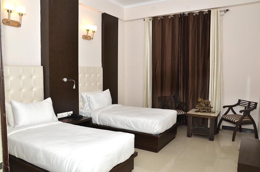 Hotel Crimson Palace Agra  Rum bild