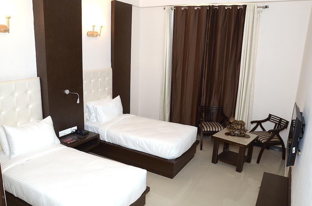 Hotel Crimson Palace Agra  Rum bild