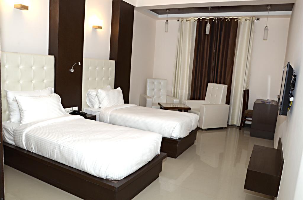 Hotel Crimson Palace Agra  Exteriör bild