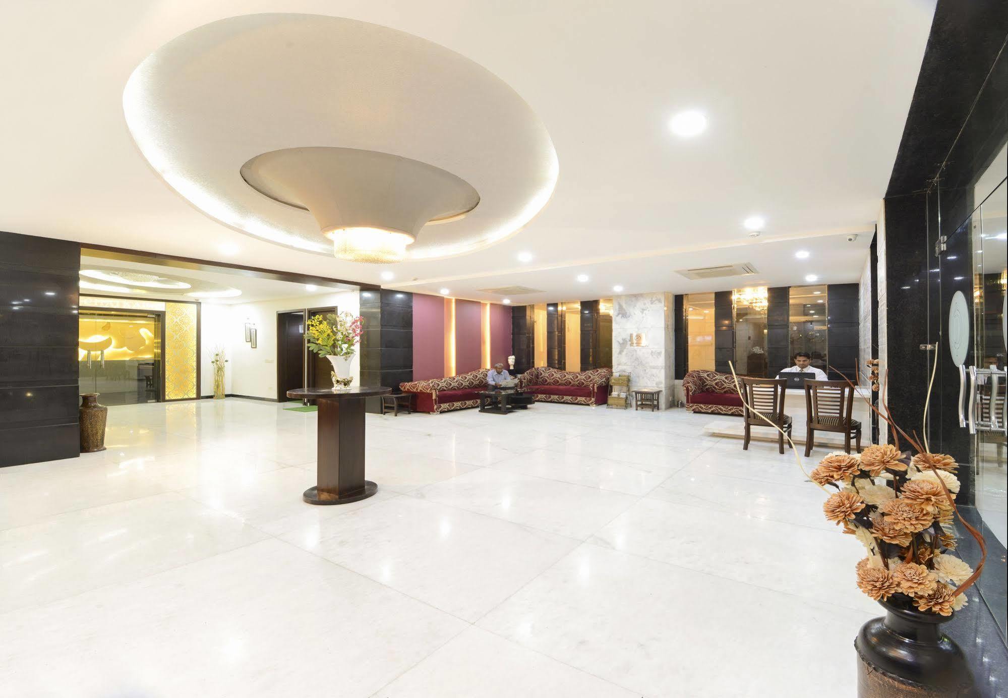 Hotel Crimson Palace Agra  Exteriör bild