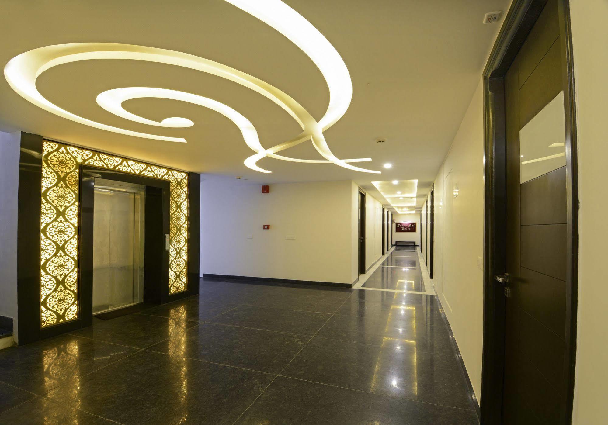 Hotel Crimson Palace Agra  Exteriör bild