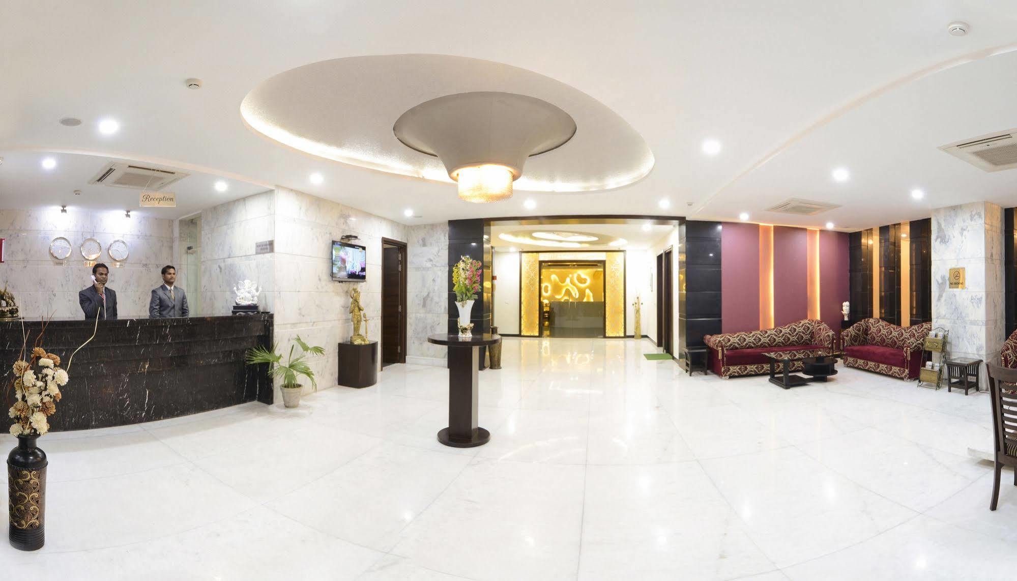 Hotel Crimson Palace Agra  Exteriör bild